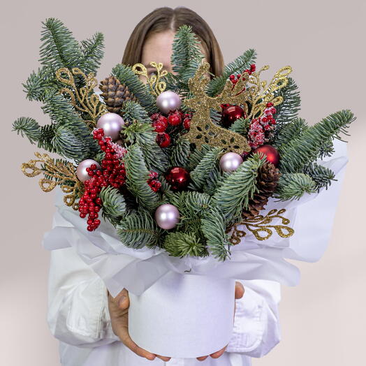 Новогодняя композиция с ароматным нобилисом и ярким декором. Арт.364
