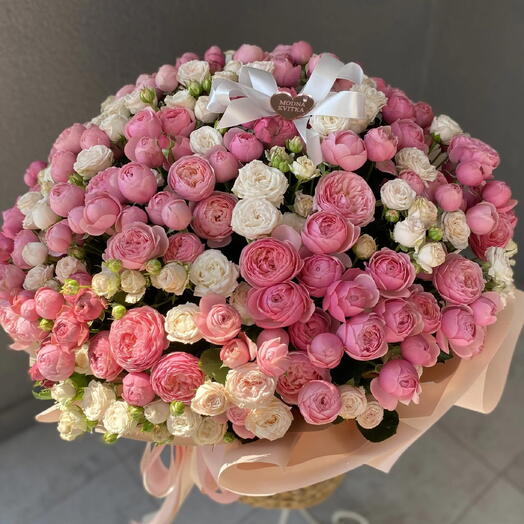 Корзина кустовых пионовидных роз «Розовая Гармония» Flower Lab