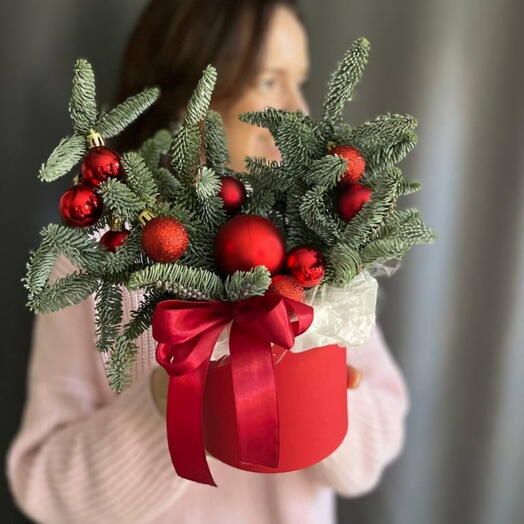 Красная новогодняя композиция