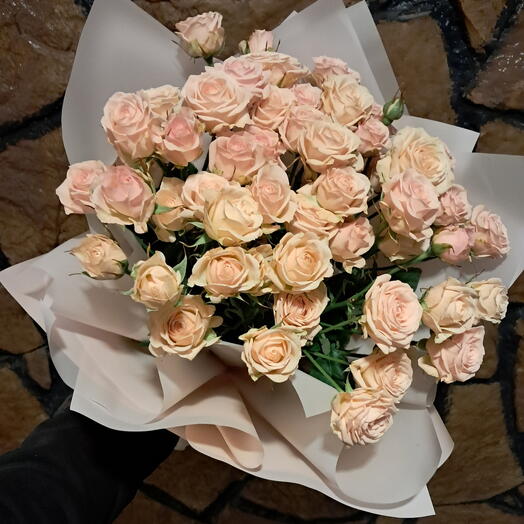 Букет 15 кустовых роз Яна💕