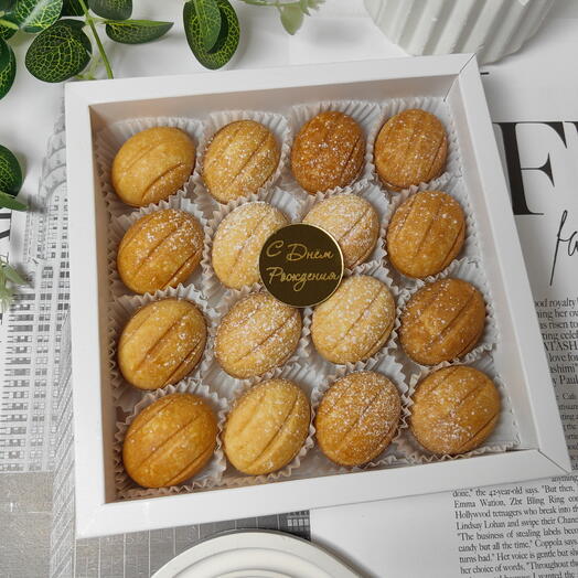 Орешки с варёной сгущёнкой 16шт "С Днём рождения". Подарок маме, сестре, коллеге, подруге,жене