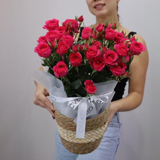 Корзина с высокой кустовой розой S