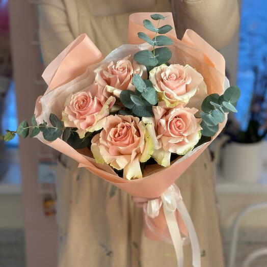 Букет из 5 роз фруттето и эвкалипта