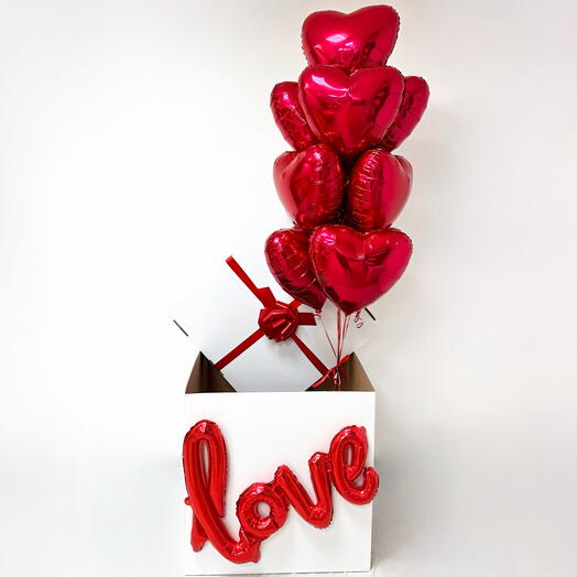 Коробка сюрприз с фольгированными сердцами Love