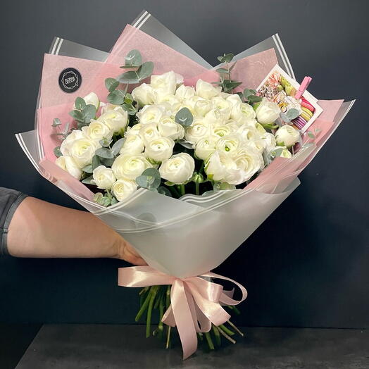 White Bouquet 51 ranunculus