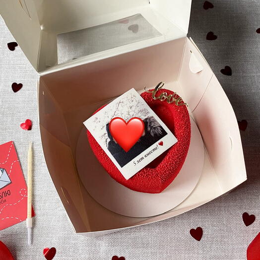 Муссовый бенто торт сердце с Вашим съедобным фото и золотым топпером «love»