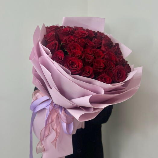 Монобукет из 33 красных роз