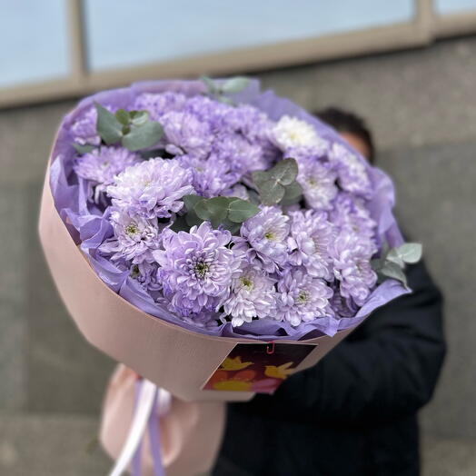 Букет из 5 хризантемы и эвкалипта