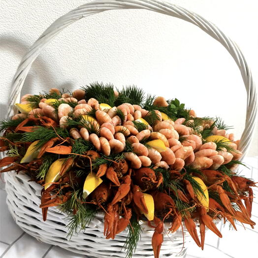 Мужской букет- корзина с морепродуктами