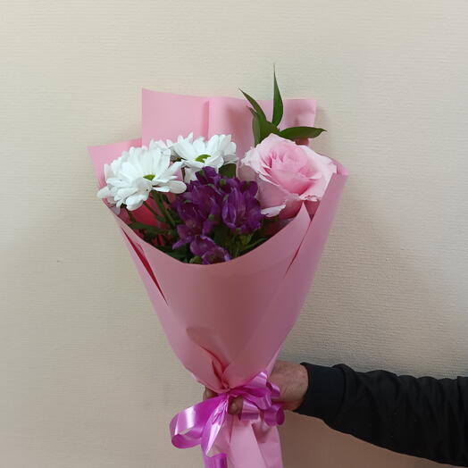 Букет💐 из роскошный розы с кустовой хризантемы и альстромерией
