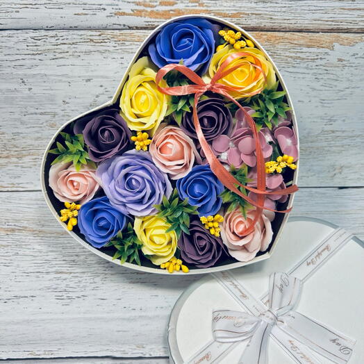 Композиция из мыльных роз в форме сердца. Подарок на 8 Марта для жены, мамы, подруги, руководителя, директора, учителя, коллеги