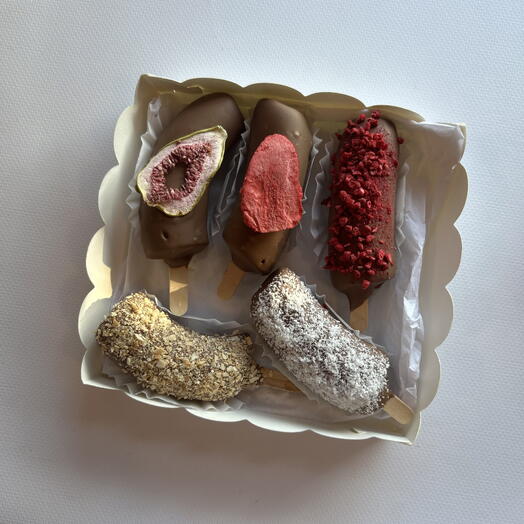 Bananas cubiertas de chocolate para la amada / mamá / novia / esposa / novia / el 14 de febrero
