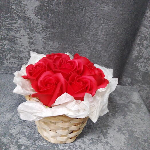 Мыльные розы в корзинке