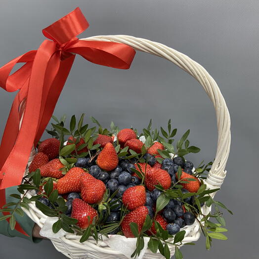 Ягодное лукошко , ягоды 🍓