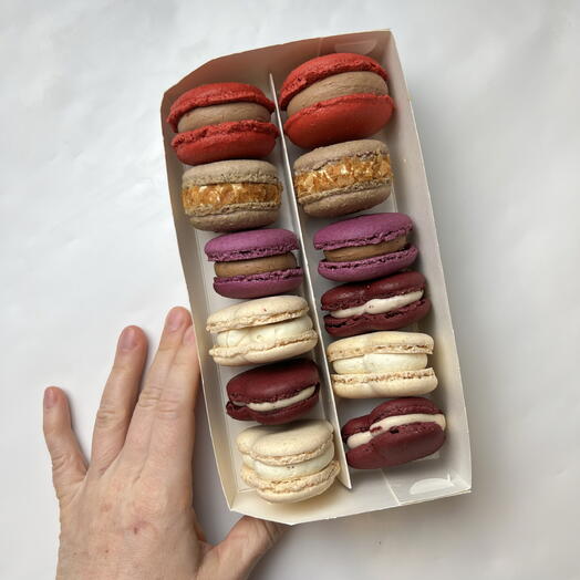Ассорти 12 вкуснейших макарон в подарок любимой девушке, сестре, маме, бабушке
