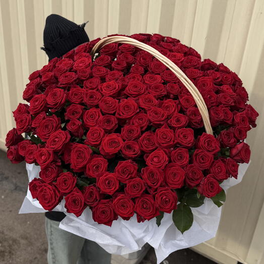 Корзина из 151 красной розы Ред Наоми