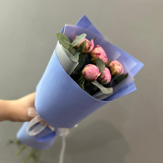 Маленький комплимент из пионов