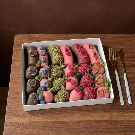 Клубника в шоколаде с бананами 🍓 — премиальный сладкий подарок с доставкой, эффектный набор