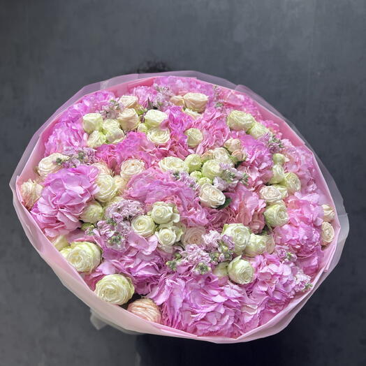 Сборный букет, гортензия, кустовая роза и матиола