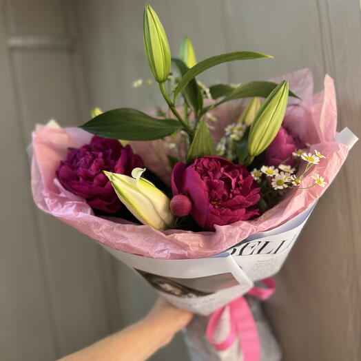 Букет пионов с лилией ароматный💜🎀