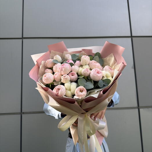 «Дерзкая тишина: букет, который говорит громче слов🌸💞» букет из пионовидных кустовых роз Mensfield Park🎀