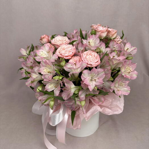 Нежная композиция в шляпной коробке. Альстромерия и Мадам бомбастик🎀