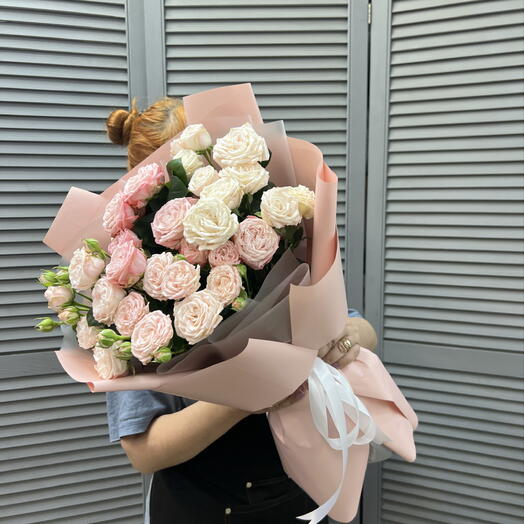 Букет из кустовых розочек💞