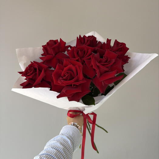 Букет бордовых роз
