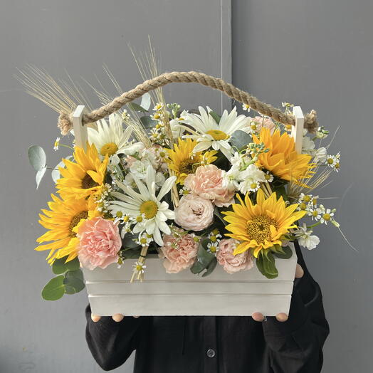 Летняя композиция в деревянном ящике 💛