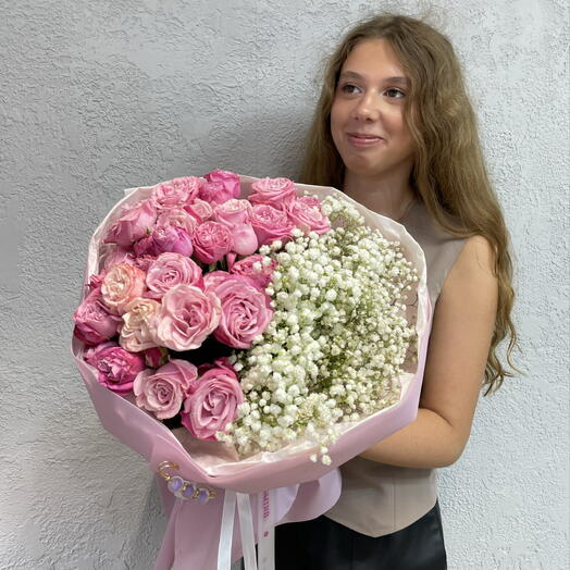 Букет из гипсофилы и розы