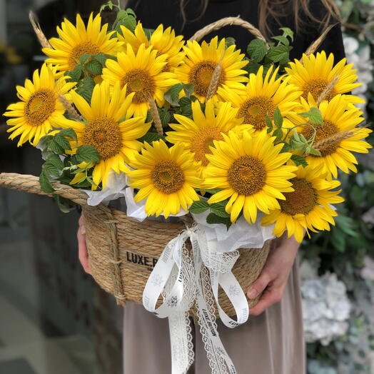 🌻🌻🌻Плетеная корзина с подсолнухами и колосками пшеницы