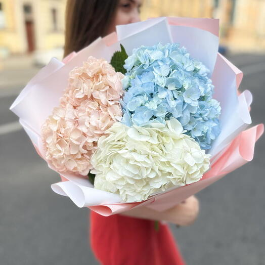 букет из 3 гортензий