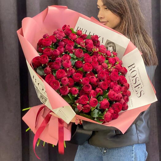 Букет из 25 кустовых пионовидных роз сорта Maroon 70 см