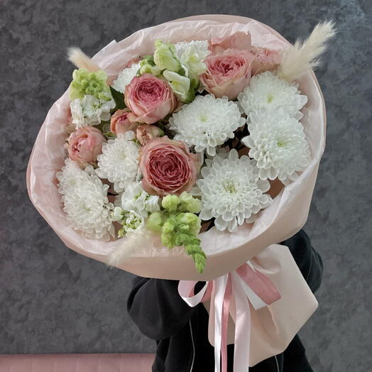 Сборный букет из кустовых роз и хризантем🌸