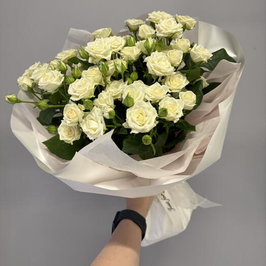 Букет из 9 белых кустовых роз