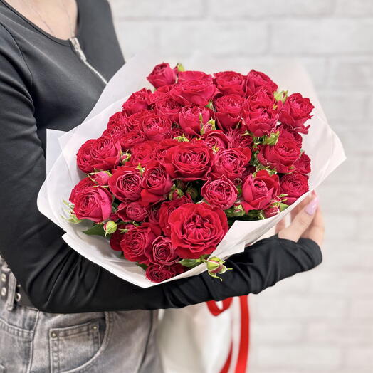 Букет кустовых роз 11