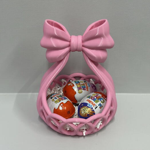 Корзинка с Kinder surprise 3 штуки сладкий подарок для девочки девушки