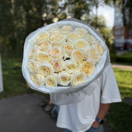 Букет кремовых роз 25 шт