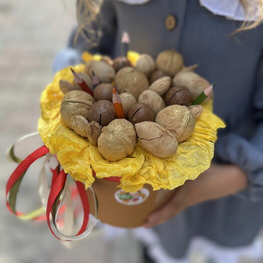 Шляпная ореховая коробочка в школу