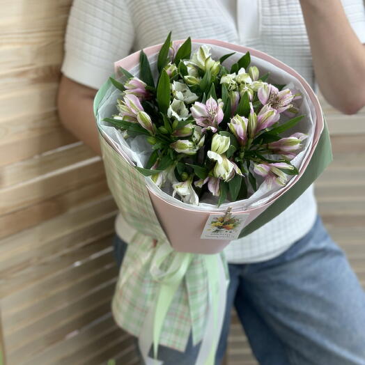 «Нежный звонок» из альстромерии 🌸
