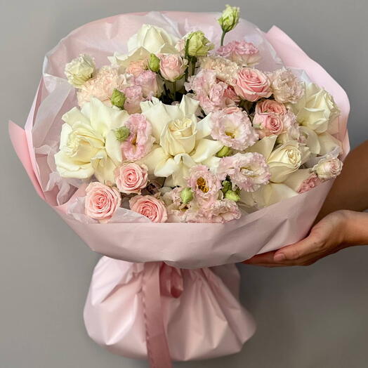 Розы в букете с эустомой «Первое свидание»🌸💓