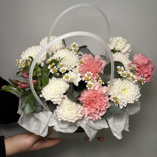 Композиция из альстромерии,хризантемы,ромашки,гвоздики