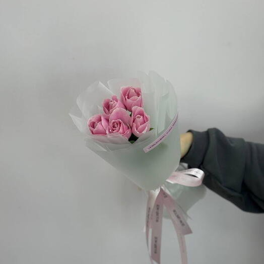Букет из 5 розовых роз