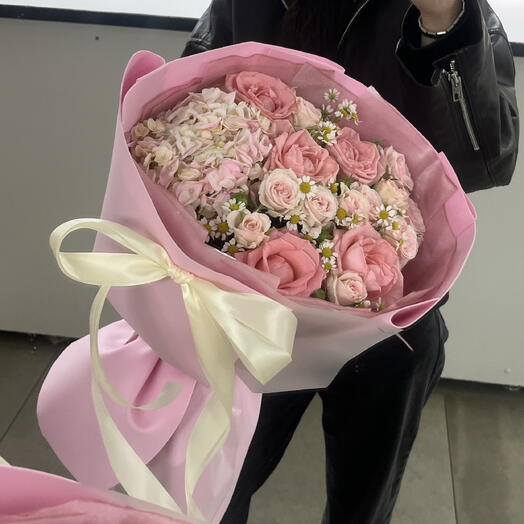 Букет с розами и гортензией 💕