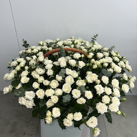 КОРЗИНА ИЗ 71 КУСТОВЫХ РОЗ