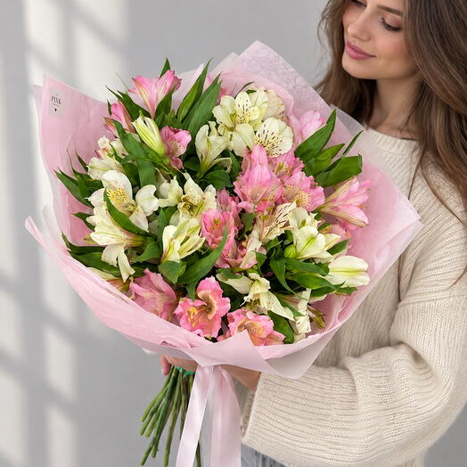 Монобукет из 💐 7 бело-розовых альстромерий
