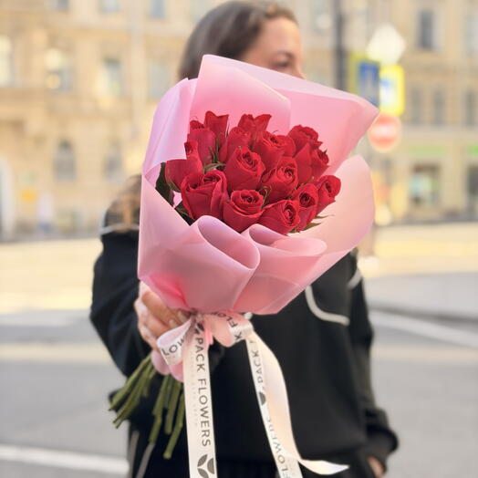 Букет из 15 розовых кенийских роз