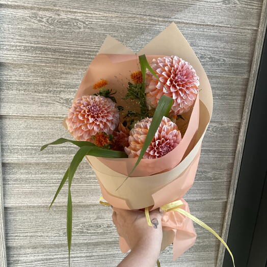 Букет из георгинов