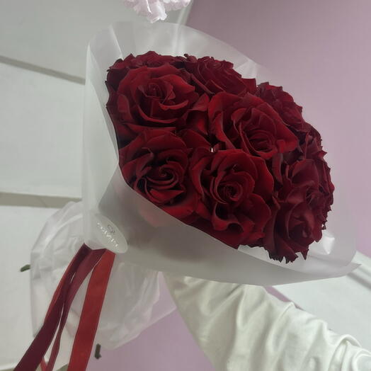 Букет  из красных ажурных роз