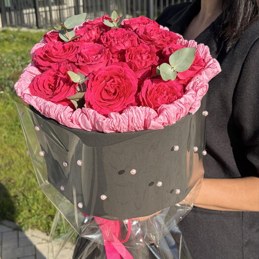 Букет 13 малиновых роз 💕фулл Монти с эвкалиптом